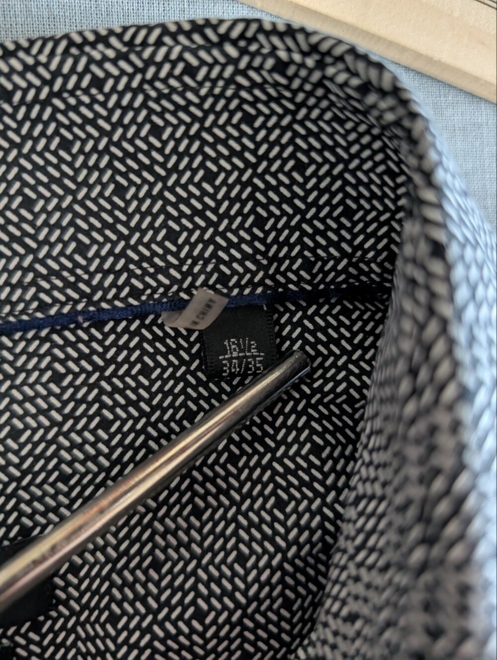 Bugatchi Men's Black Micro-Pattern Button-Up Shirt - Picture 5 of 7
